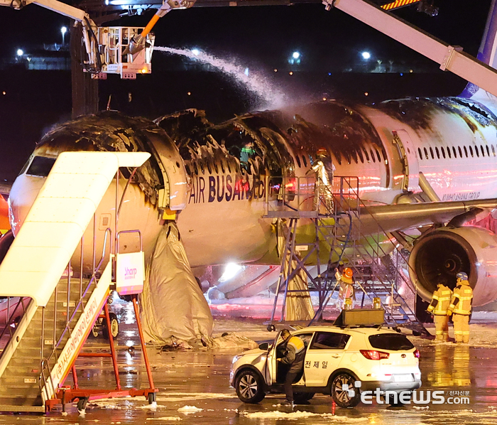 김해공항 에어부산 여객기 화재