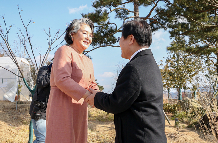 검찰, '인도 타지마할 외유성 출장 의혹' 김정숙 여사 무혐의 처분