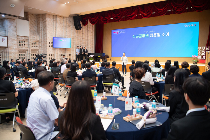구미시가 선배 공무원과 함께하는 멘토링 프로그램을 운영하고 있다.