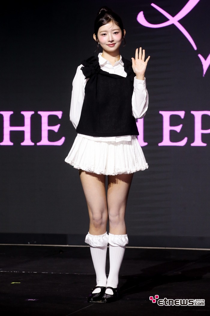 [ET포토] 아이브 레이, '과감한 초미니'