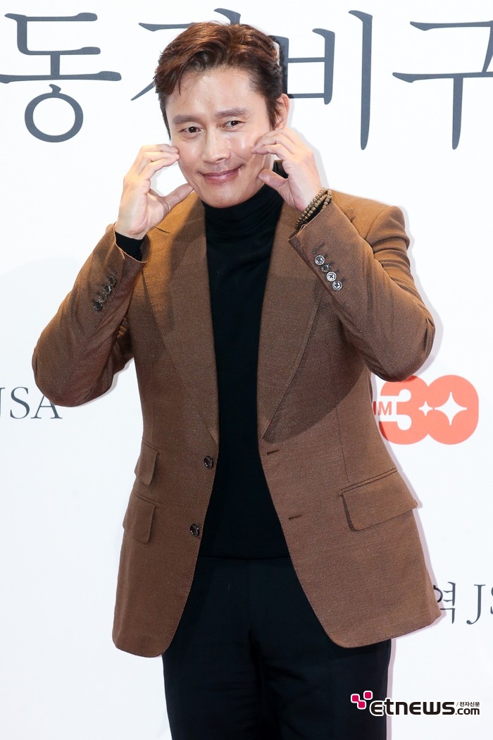 [ET포토] 이병헌, '하트는 자연스럽게'