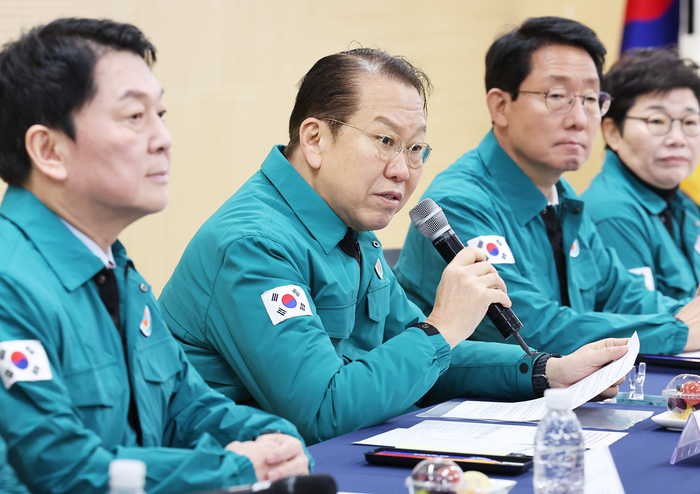 국민의힘 권영세 비상대책위원장이 5일 오전 경기도 평택시 고덕변전소에서 열린 'AI 혁명 위한 전력망 확충 현장 방문 및 간담회'에서 발언하고 있다.