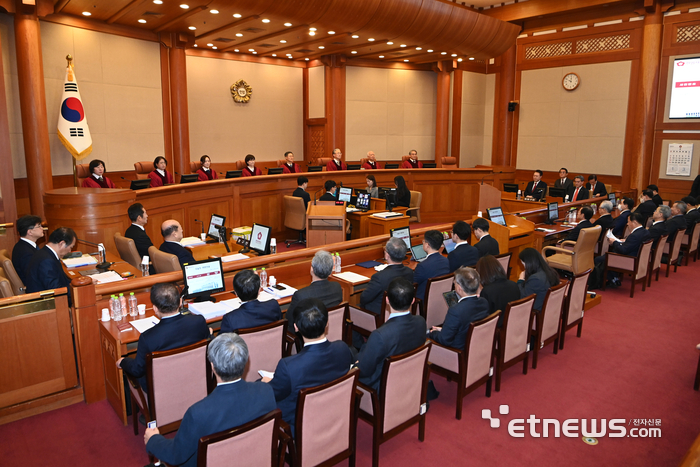 6일 오전 서울 종로구 헌법재판소에서 윤석열 대통령 탄핵심판 6차 변론이 열리고 있다. 사진공동취재단