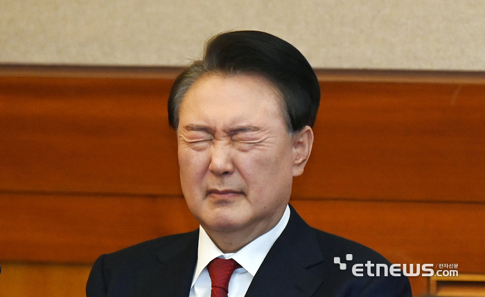 눈 감은 윤석열