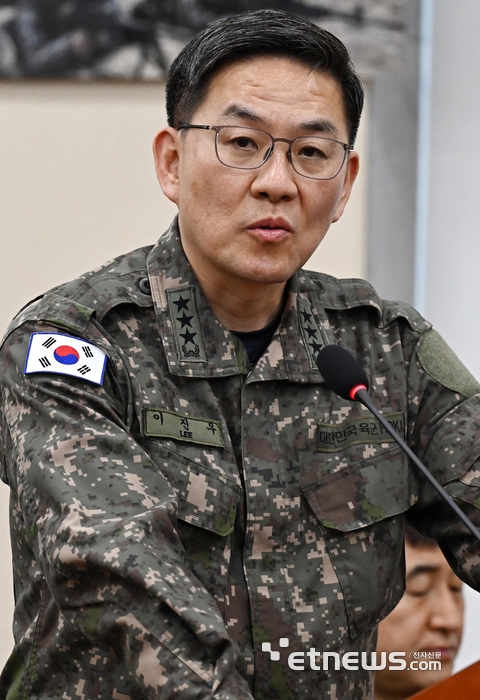 답변하는 이진우 전 수방사령관