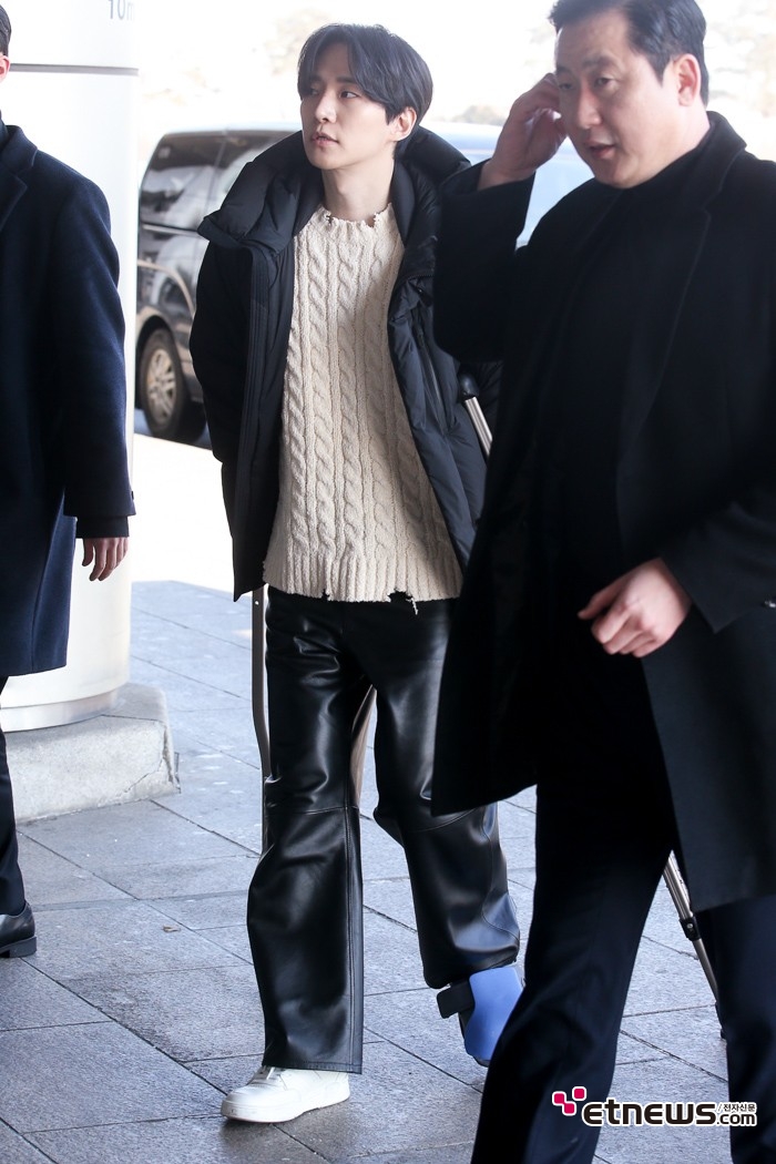 [ET포토] 이준호, '좌측 다리 부상'