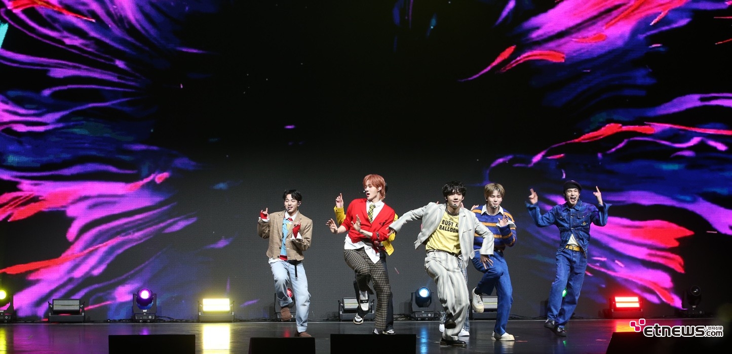 [ET포토] 이븐, '시선 빨아들이는 무대'