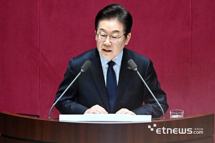 이재명 교섭단체대표 연설…“'잘사니즘'으로 회복·성장”