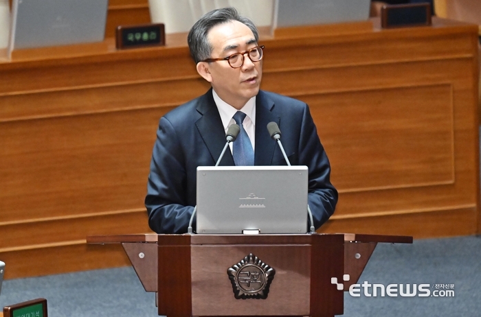 대정부질문 답변하는 조태열 외교장
