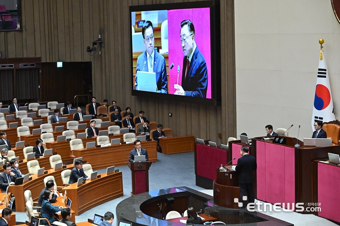 답변하는 최상목 권한대행