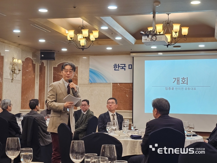 한미연 이사장을 맡은 임종윤 코리그룹 회장(한미사이언스 전 사내이사)