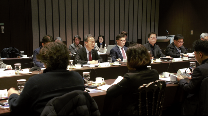 방승찬 ETRI 원장(사진 가운데)이 초실감 공간결합(다봄) 프로젝트 정책토론회에서 발언하고 있다.