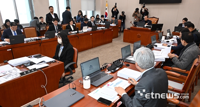 국회 산자특허소위, 반도체 특별법·에너지 3법 논의