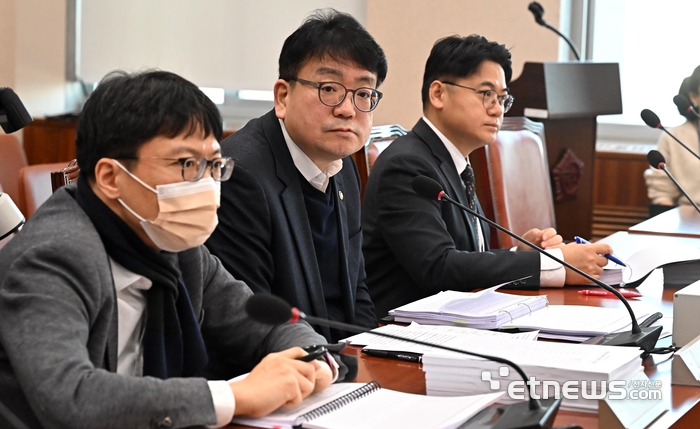 산자위 소위 참석한 최남호 차관