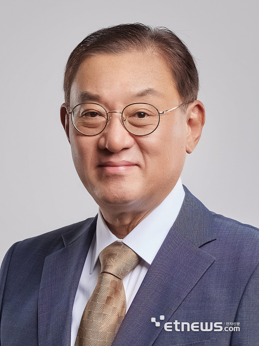 인제학원 신임 이사장으로 선출된 백대욱 상임이사