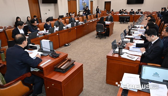 산자위, '반도체특별법·에너지 3법' 심사