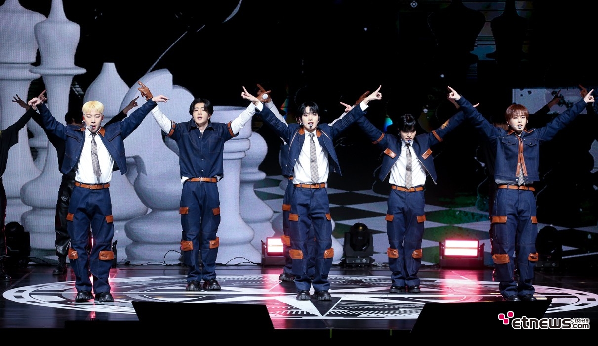 [ET포토] 온앤오프, '칼군무의 정석'