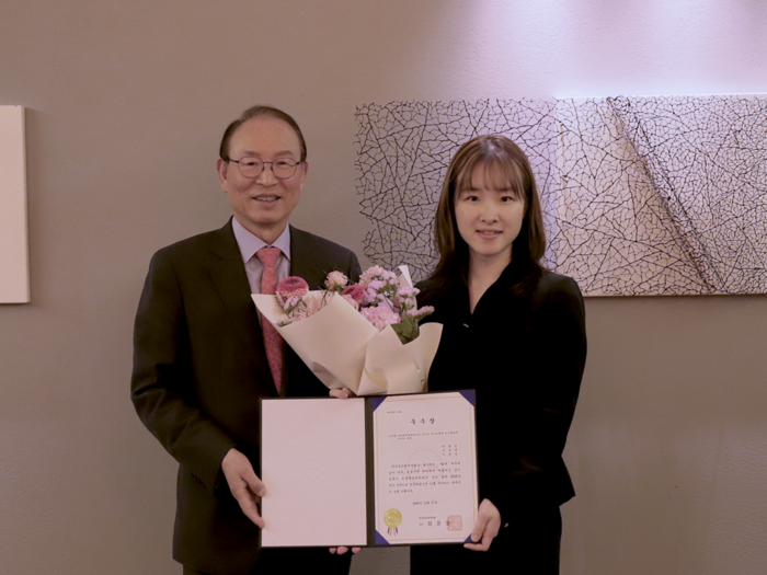 왼쪽부터 최운열 한국공인회계사회 회장과 정선문 동국대 회계학과 교수. (사진=동국대)