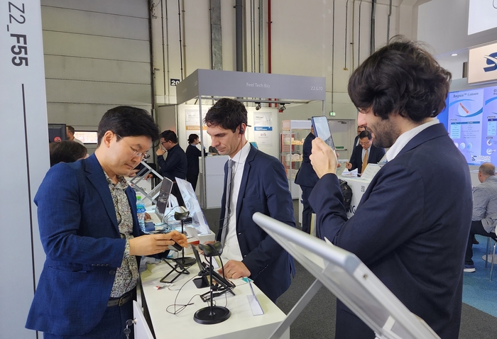 뉴라이브는 의료기기 세계 3대 전시회 중 하나인 '아랍헬스 2025'에 참가해 기술력을 뽐냈다.