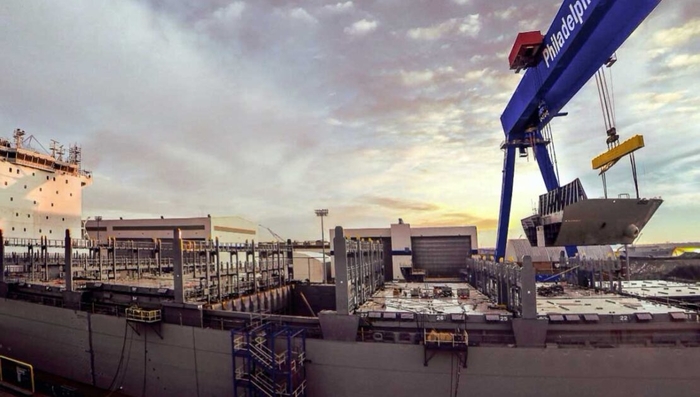 아커(Aker)가 지워진 필리 조선소 골리앗 크레인. 한화오션