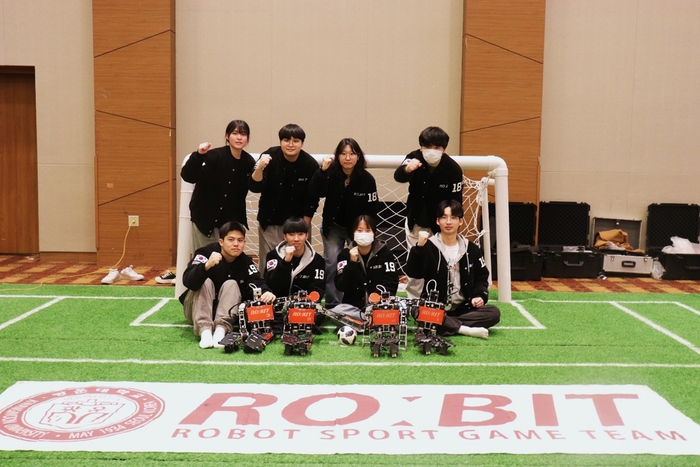 광운대 로봇게임 '로빛(RO:BIT)'이 한국로보컵오픈 2025(Robocup South Korea Open 2025) 대회에서 '휴머노이드 축구 부문 키즈(Kids) 사이즈 종목 1등을 수상했다. (사진=광운대)