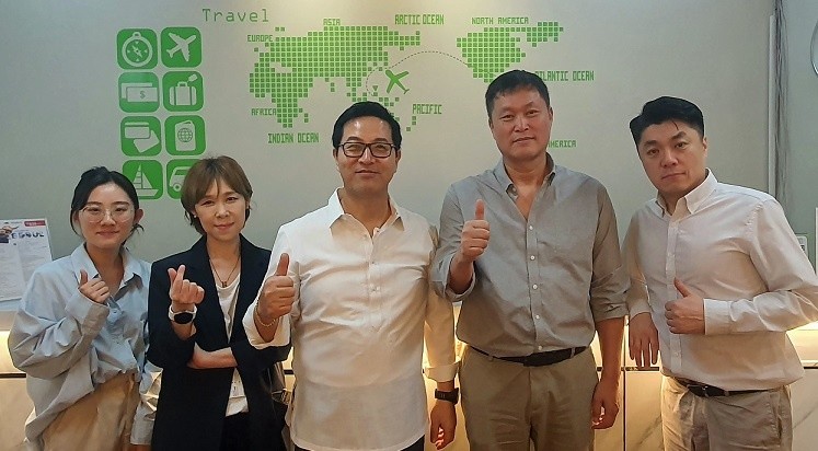 사진= 좌부터 IRC 김진원 사원, 박소영 실장, 최혁 대표, 투어민 민경세 대표, 정상영 이사.
