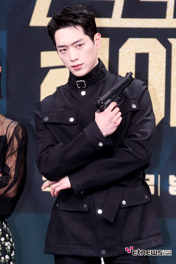 [ET포토] 서강준, '미남 총잡이'