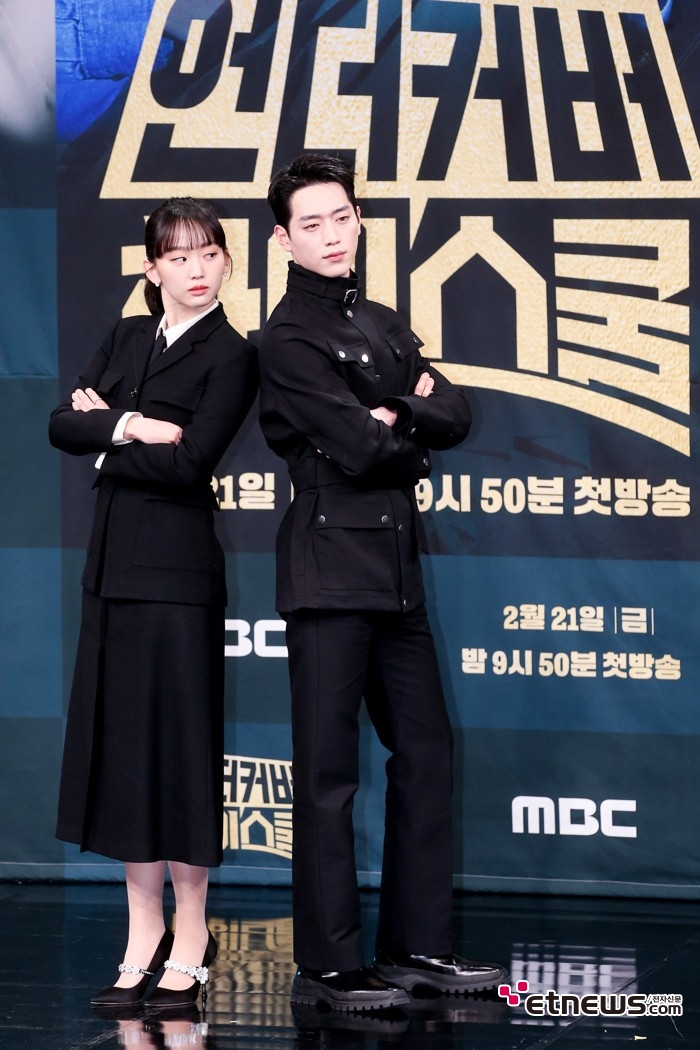 [ET포토] 진기주-서강준, '포스터와 똑 같나요~'