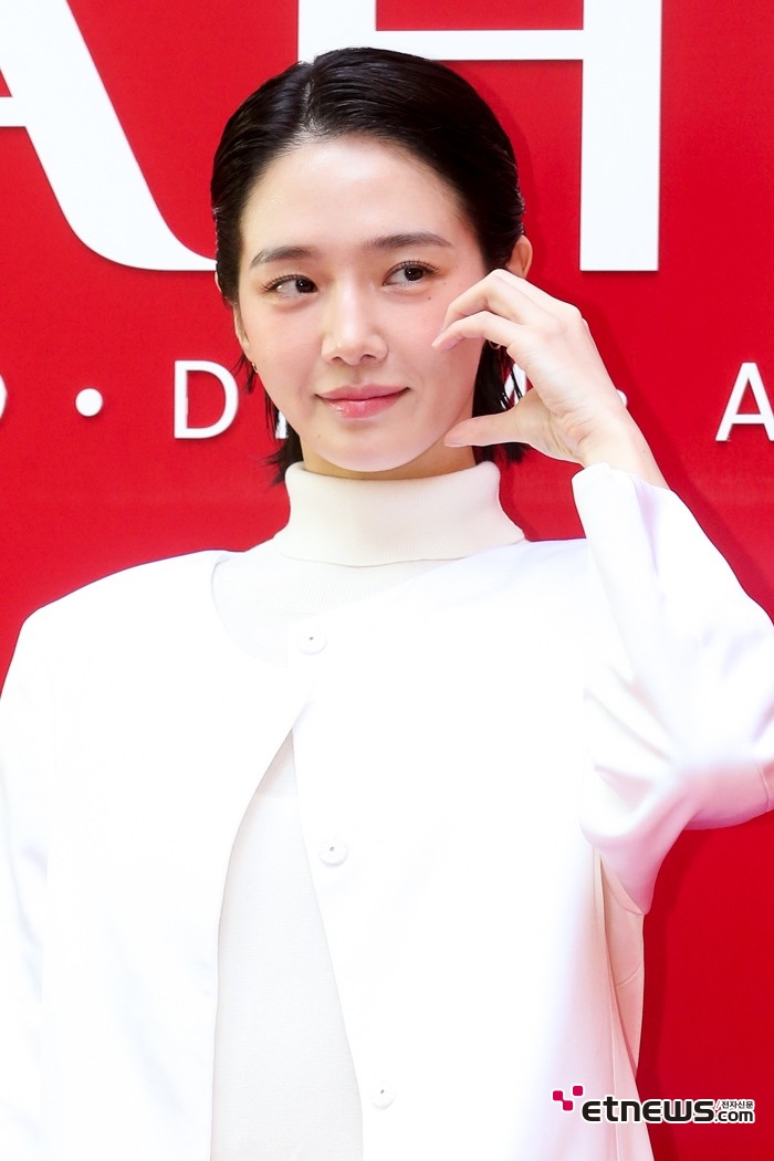 [ET포토] 박규영, '시크하게 힐끔'