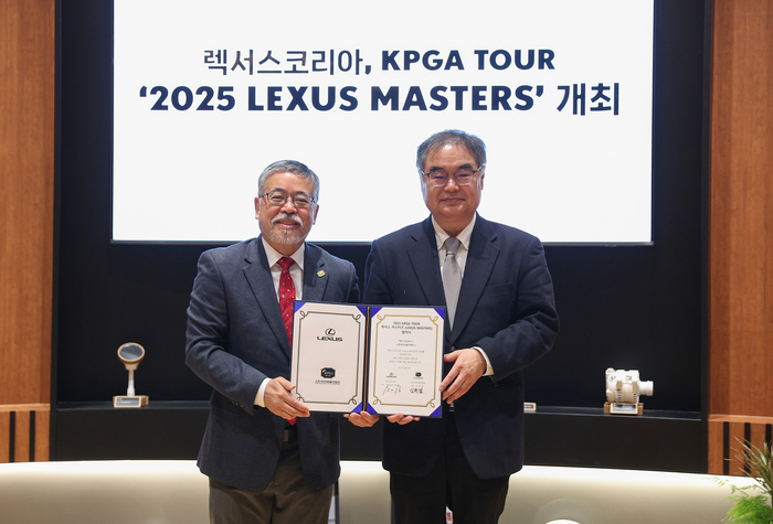 김원섭 KPGA 회장(왼쪽)과 콘야마 마나부 렉서스코리아 대표