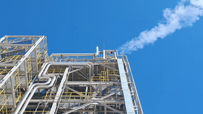 연구진이 구축한매체순환연소 실증 플랜트에서 증기가 생산되고 있다.