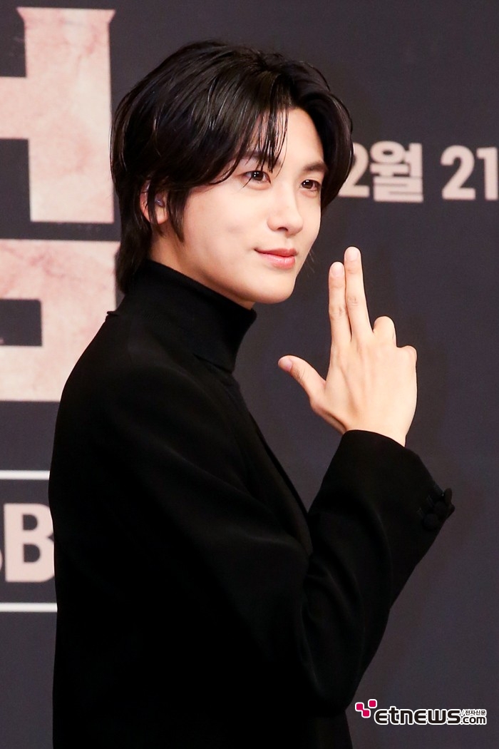 [ET포토] 박형식, '섹시한 총잡이'