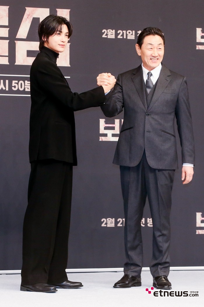 [ET포토] 박형식-허준호, '스파크 튀는 악수'