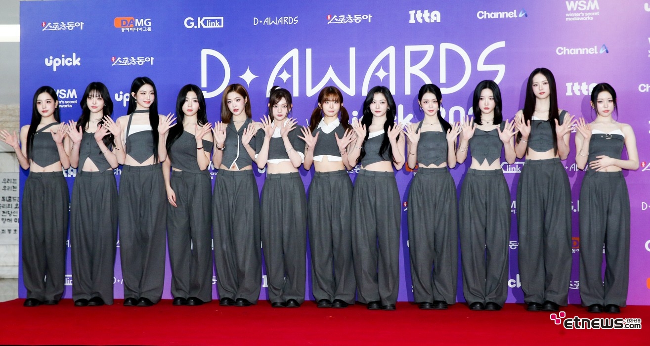 [ET포토] 트리플에스, '단상을 가득 채우는 다멤버 그룹'