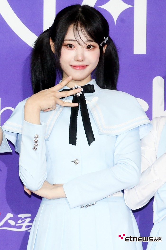 [ET포토] QWER 히나, '만찢 인형'