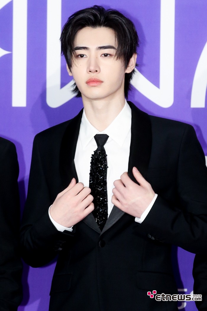 [ET포토] 엔하이픈 성훈, '빛이나네 빛이'