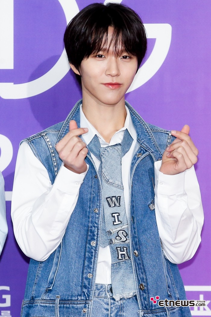 [ET포토] NCT위시 재희, '담백한 하트'
