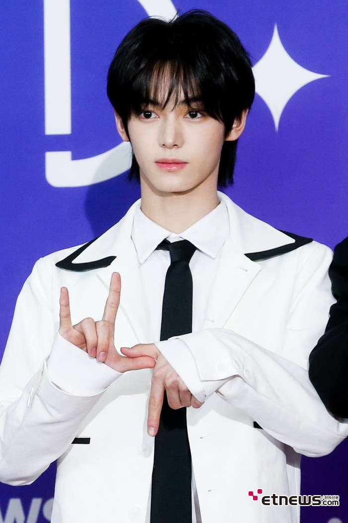[ET포토] 투어스 한진, '조각과 미남'