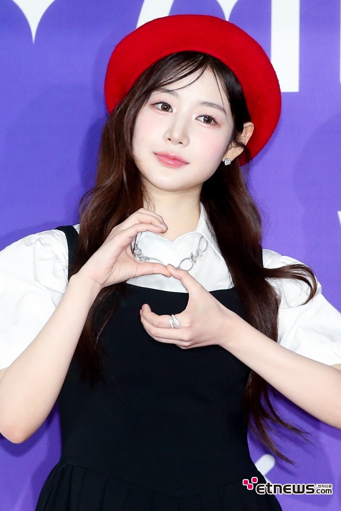 [ET포토] 피프티피프티 예원, '조명 흡수하는 미모'