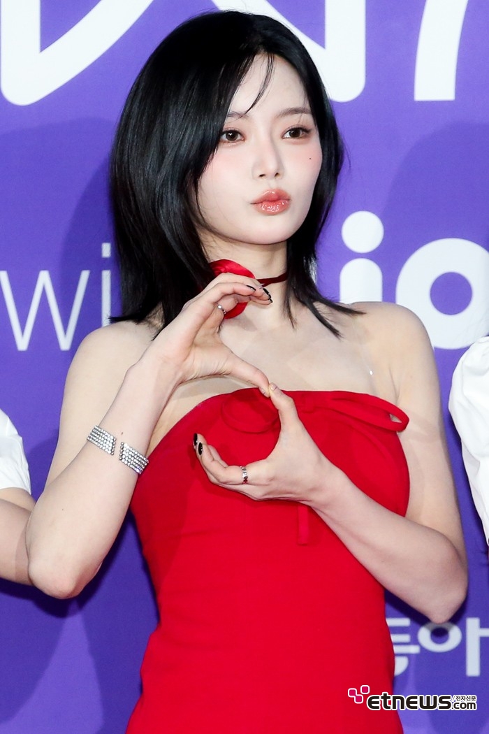 [ET포토] 피프티피프티 키나, '시원하게 드러낸 어깨'
