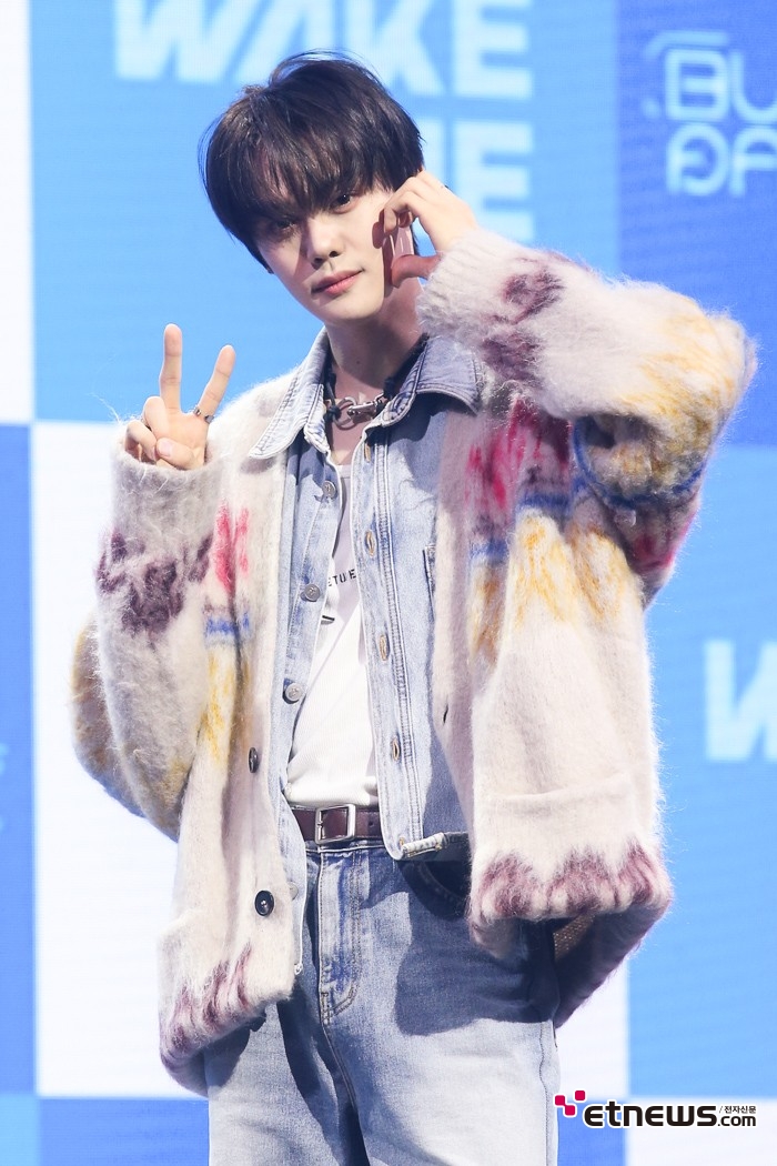 [ET포토] 제로베이스원 김규빈, '하트와 브이'