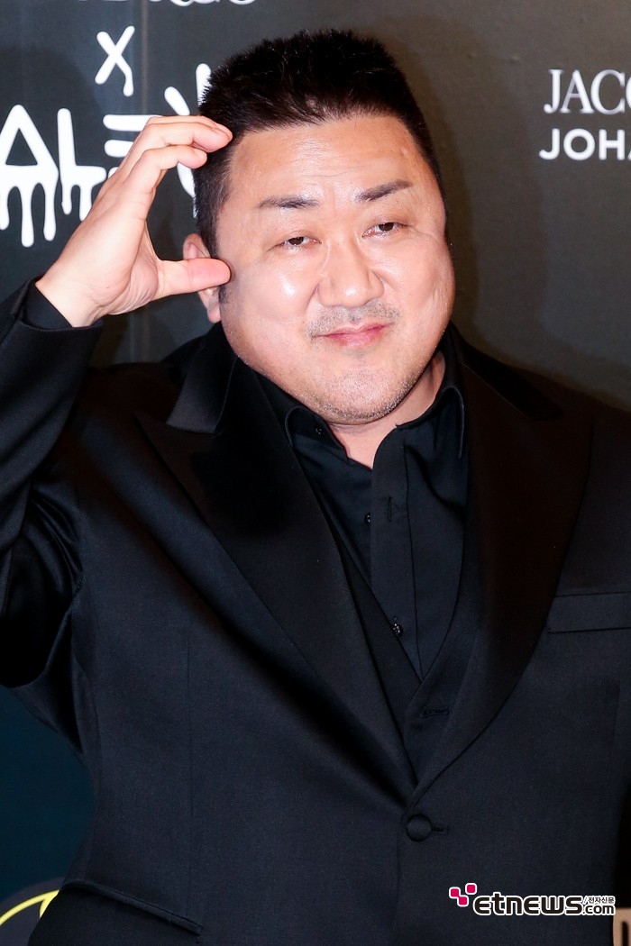 [ET포토] 마동석, '해골 하트'