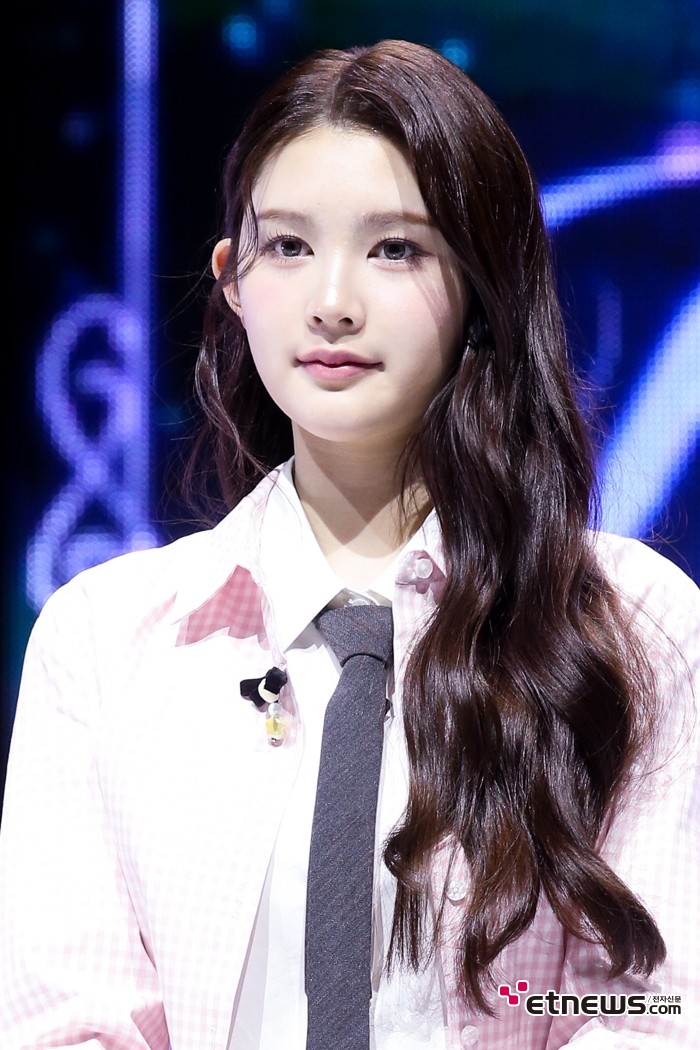 [ET포토] 하츠투하츠 에이나, '아이돌 센터 비주얼'