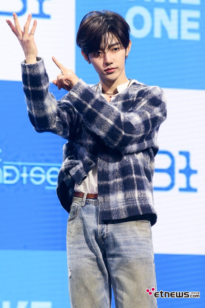 [ET포토] 제로베이스원 장하오, '포즈가 화보'