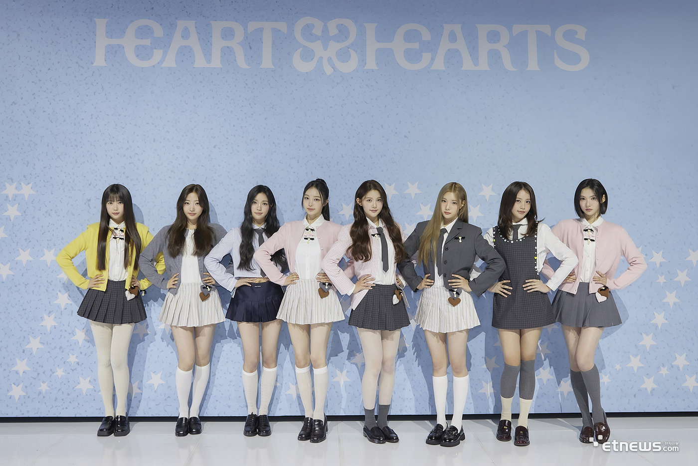 24일 서울 광진구 예스24 라이브홀에서는 신인 걸그룹 '하츠투하츠'(Heart2Heart)의 데뷔싱글 'The Chase'(더 체이스) 발매기념 쇼케이스가 열렸다. (왼쪽부터) 예온, 스텔라, 유하, 이안, 에이나, 주은, 카르멘, 지우 등 멤버들의 모습. (사진=SM엔터테인먼트 제공)