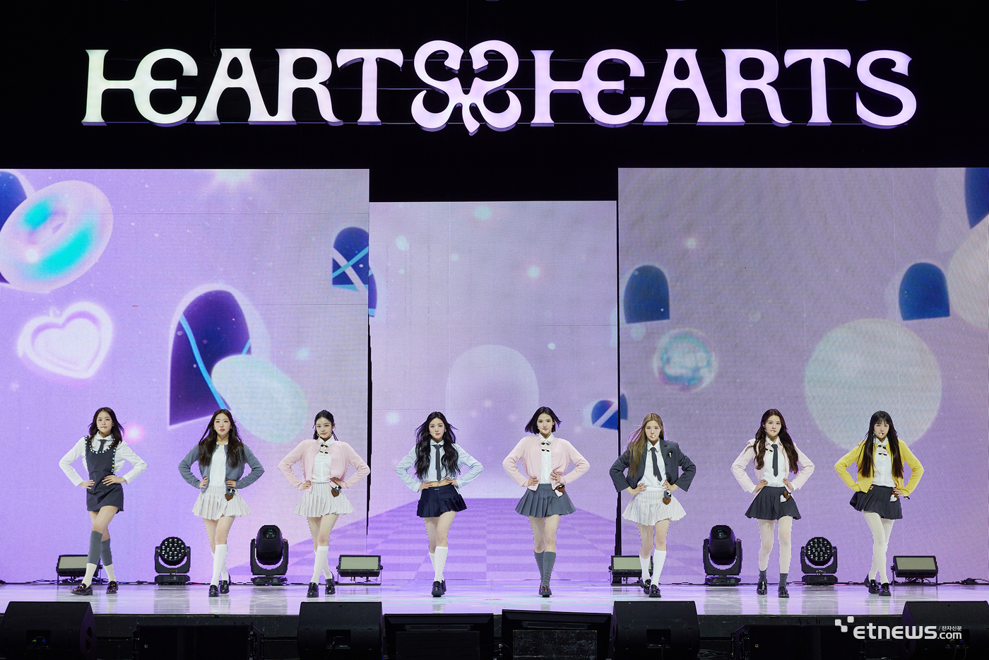 24일 서울 광진구 예스24 라이브홀에서는 신인 걸그룹 '하츠투하츠'(Heart2Heart)의 데뷔싱글 'The Chase'(더 체이스) 발매기념 쇼케이스가 열렸다. 타이틀곡 'The Chase' 퍼포먼스.(사진=SM엔터테인먼트 제공)