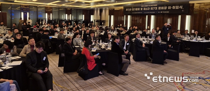 하이서울기업협회 제7대 협회장 취임식이 24일 웨스틴조선 서울에서 열렸다. 취임식 참석자들이 박미경 협회장의 취임사를 듣고 있다.