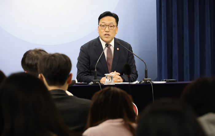 (서울=연합뉴스) 최재구 기자 = 금융위원회 김병환 위원장이 24일 서울 종로구 정부서울청사에서 열린 기자간담회에서 발언하고 있다. 2025.2.24  jjaeck9@yna.co.kr