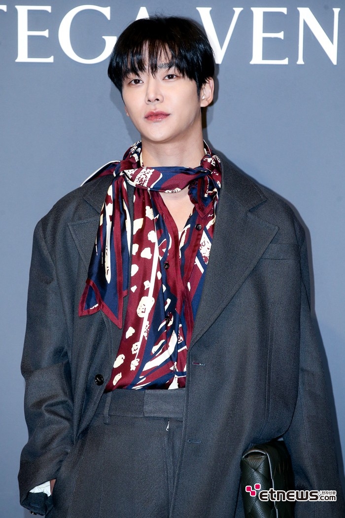 [ET포토] 로운, '머플러로 완성한 섹시 무드'