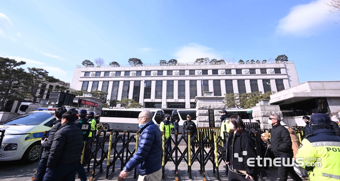 헌재, 윤 대통령 탄핵심판 마지막 변론 열어